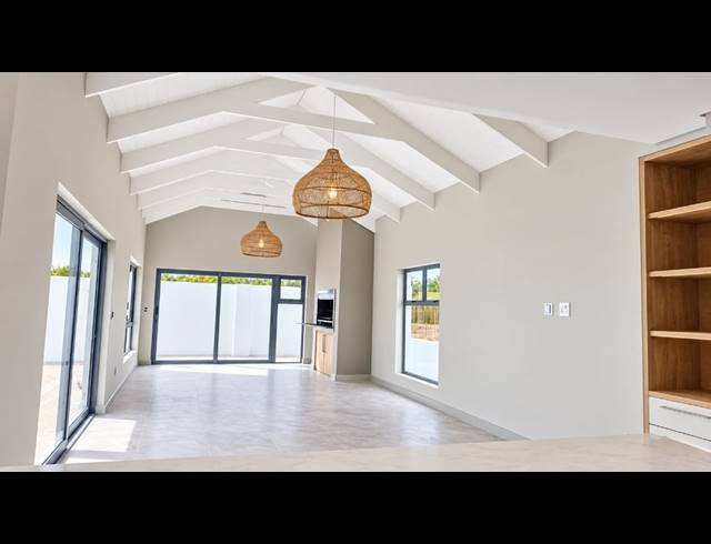 4 BEDROOM FREESTANDING FOR SALE IN SANDOWN